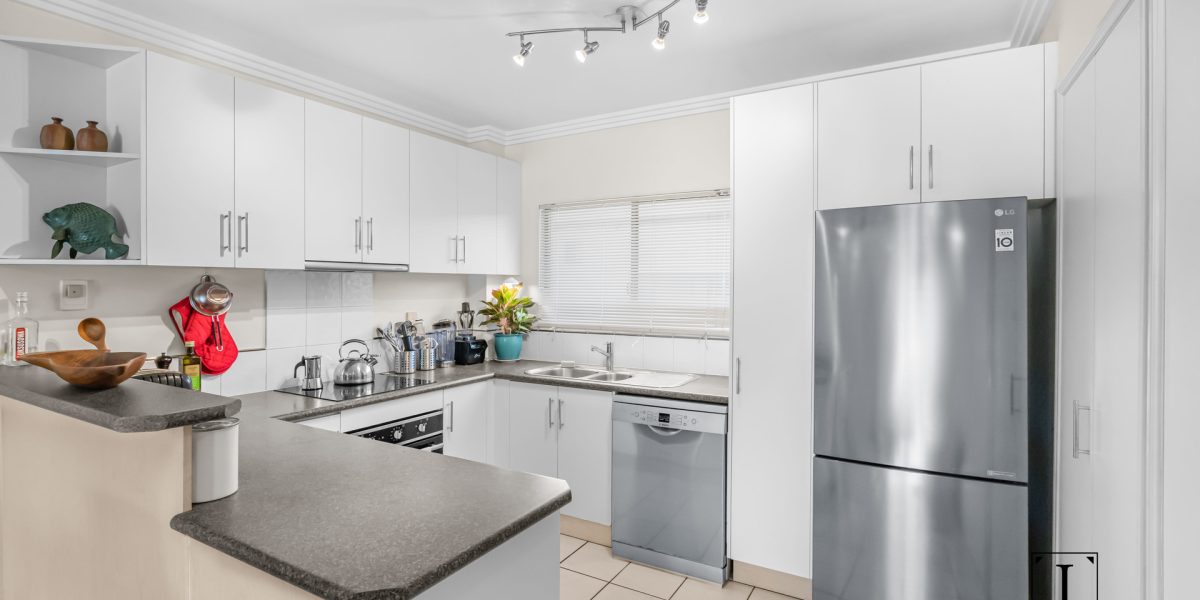 8/163-165 Martyn Street, Manunda, QLD 4870 AUS