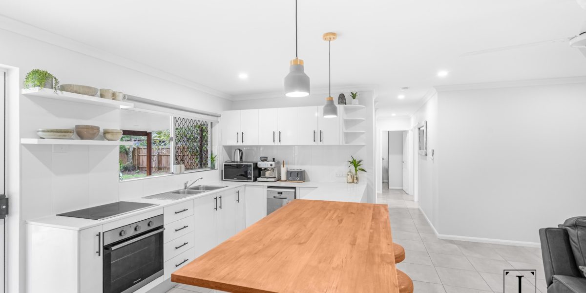 8 Banksia Close, Holloways Beach, QLD 4878 AUS