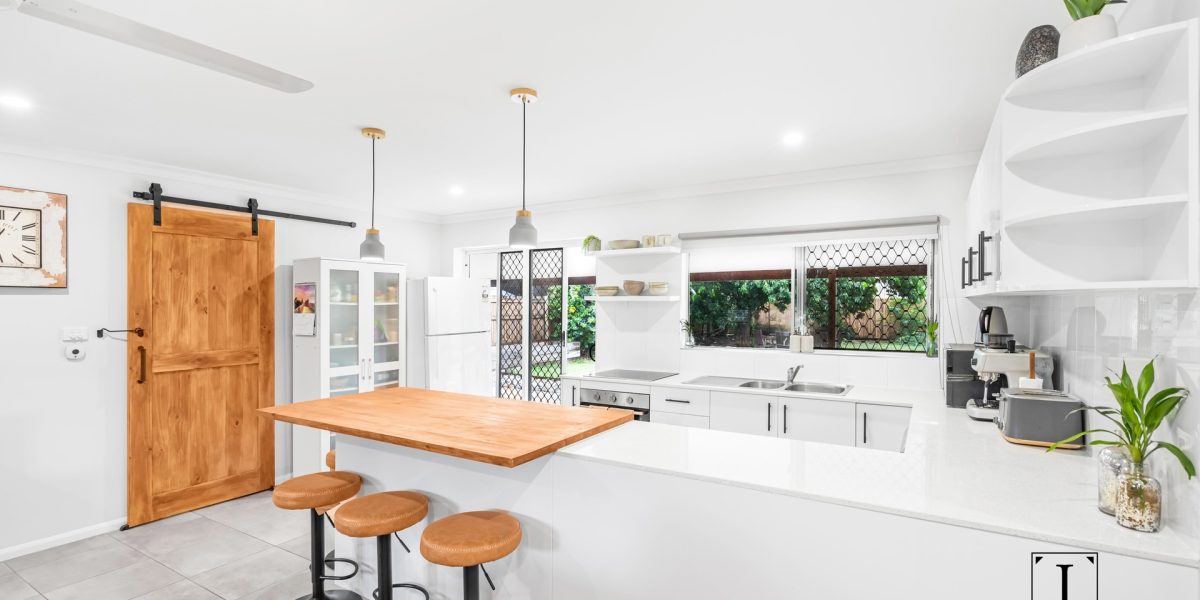 8 Banksia Close, Holloways Beach, QLD 4878 AUS