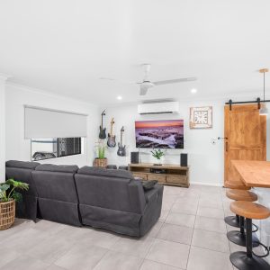 8 Banksia Close, Holloways Beach, QLD 4878 AUS