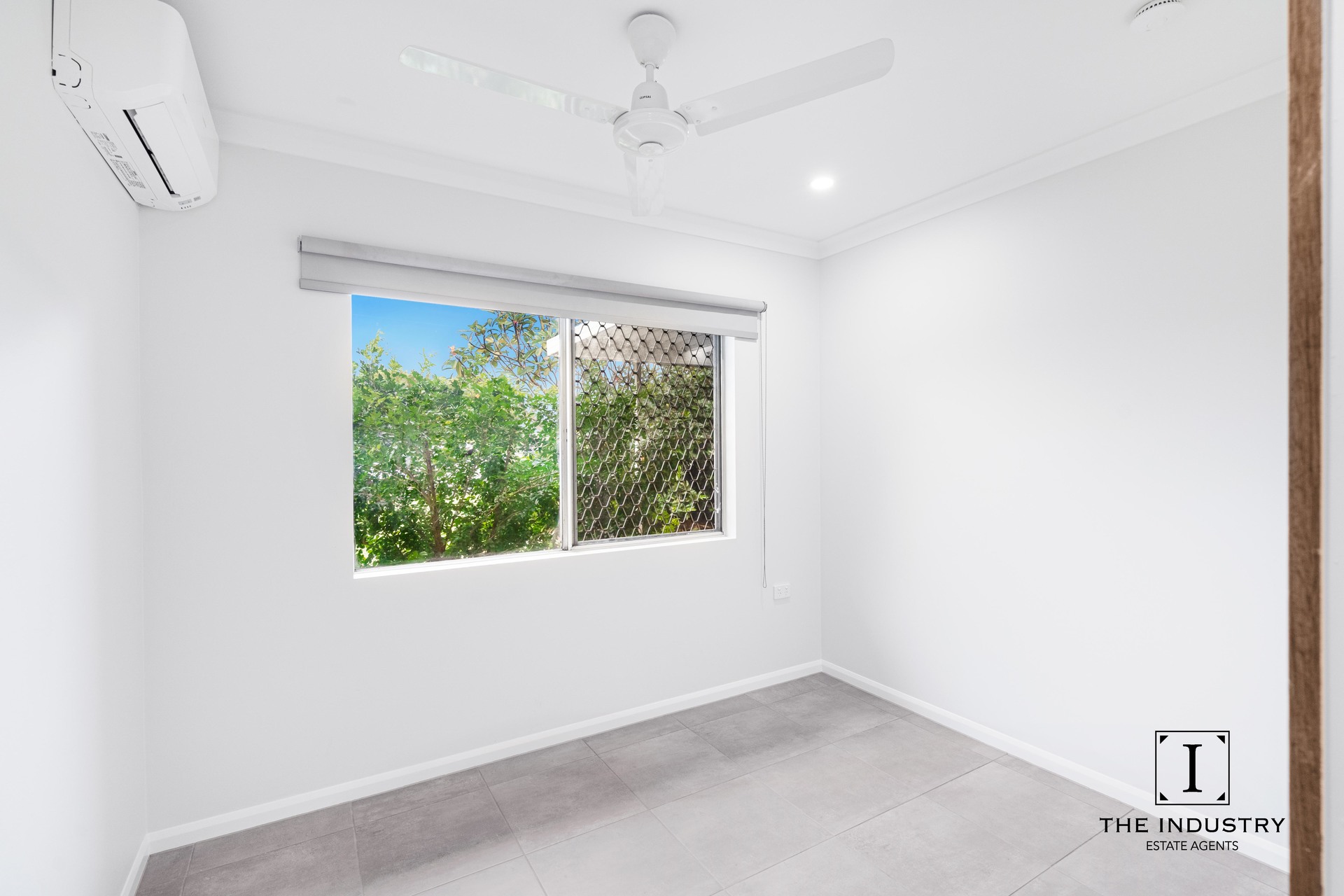 8 Banksia Close, Holloways Beach, QLD 4878 AUS