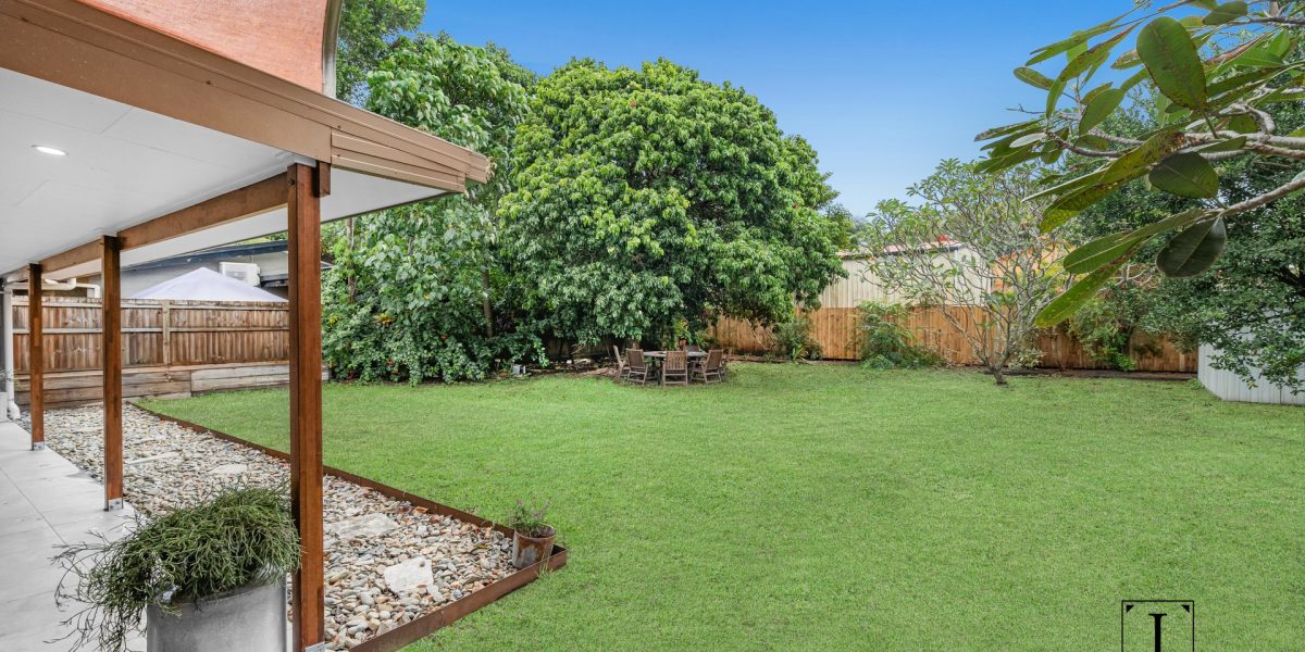 8 Banksia Close, Holloways Beach, QLD 4878 AUS