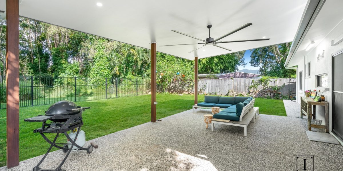 11 Hickory Street, Holloways Beach, QLD 4878 AUS