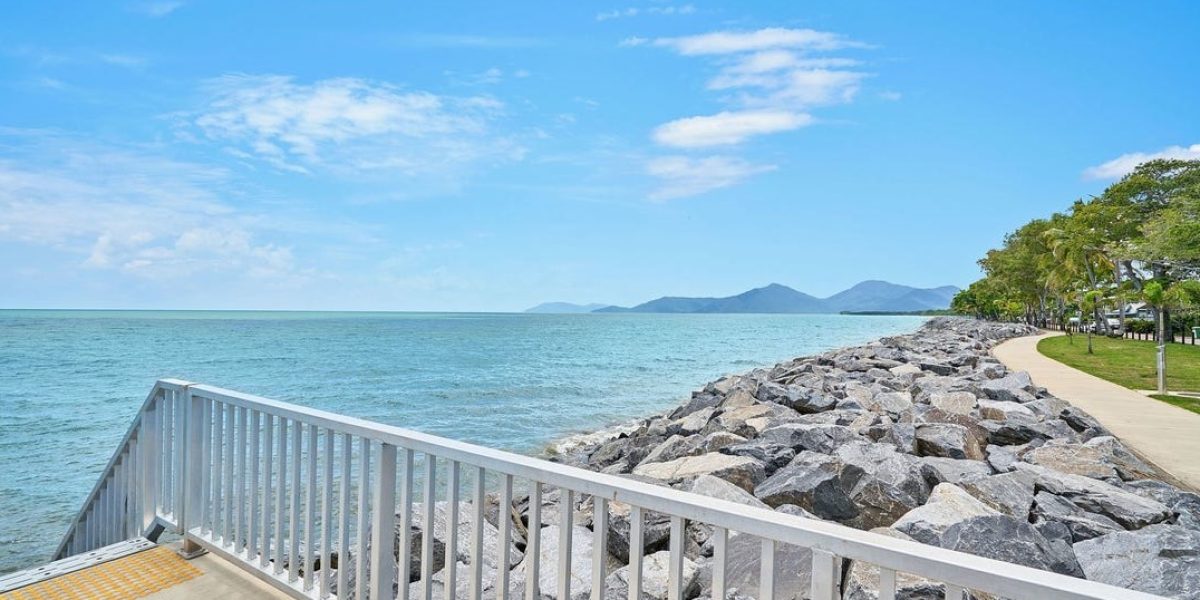 229 Oshea Esplanade, Machans Beach, QLD 4878 AUS