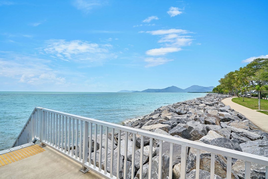 229 Oshea Esplanade, Machans Beach, QLD 4878 AUS