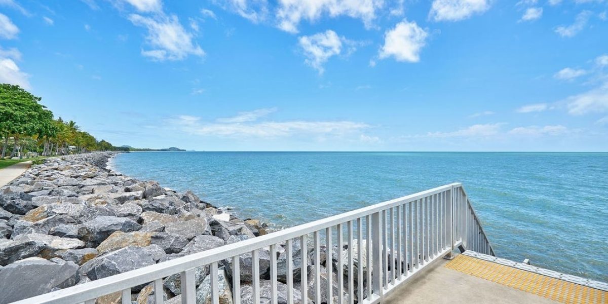 229 Oshea Esplanade, Machans Beach, QLD 4878 AUS