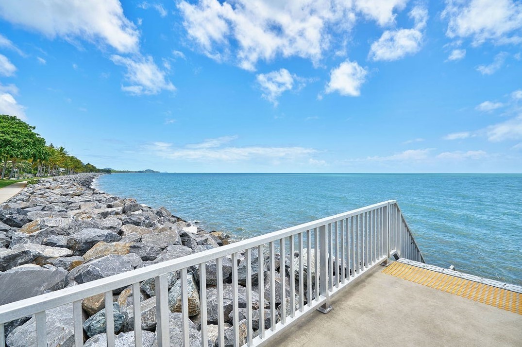 229 Oshea Esplanade, Machans Beach, QLD 4878 AUS