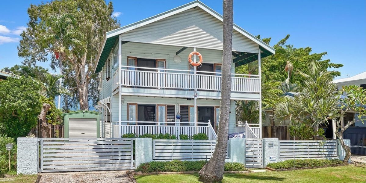 229 Oshea Esplanade, Machans Beach, QLD 4878 AUS