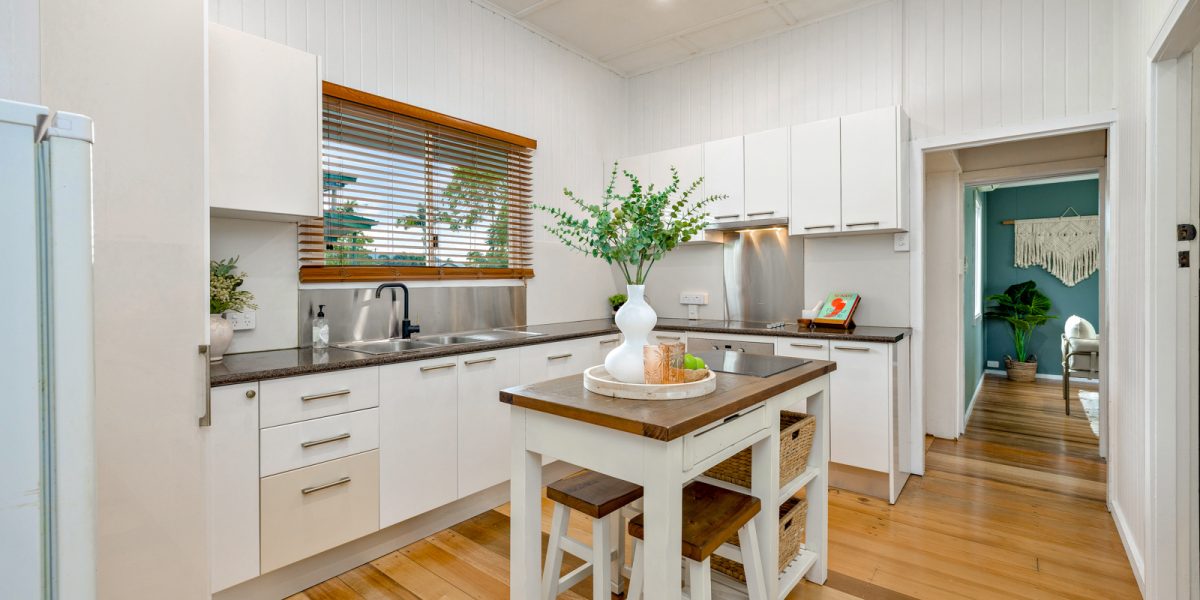 28 Tills Street, Westcourt, QLD 4870 AUS