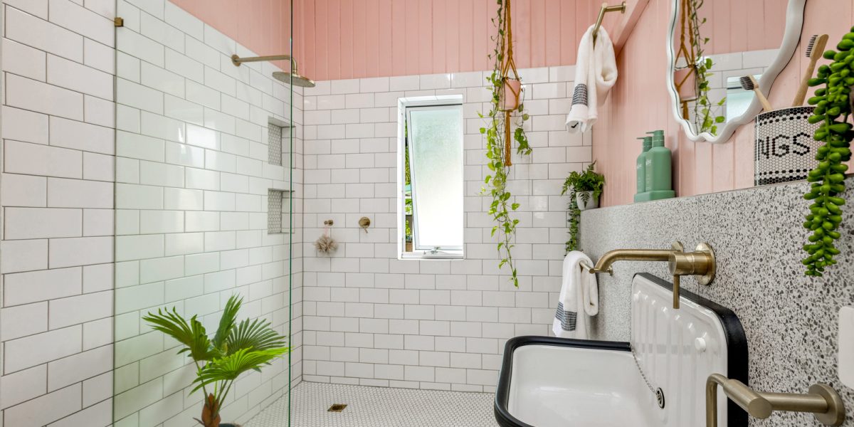 28 Tills Street, Westcourt, QLD 4870 AUS