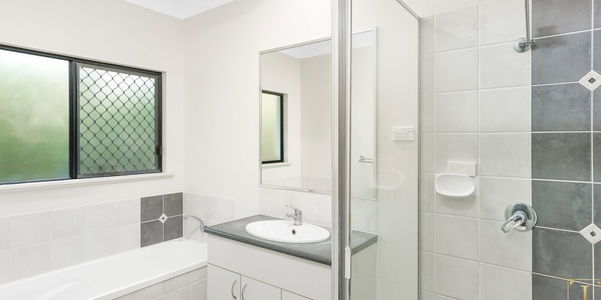 27 Castor Street, Clifton Beach, QLD 4879 AUS