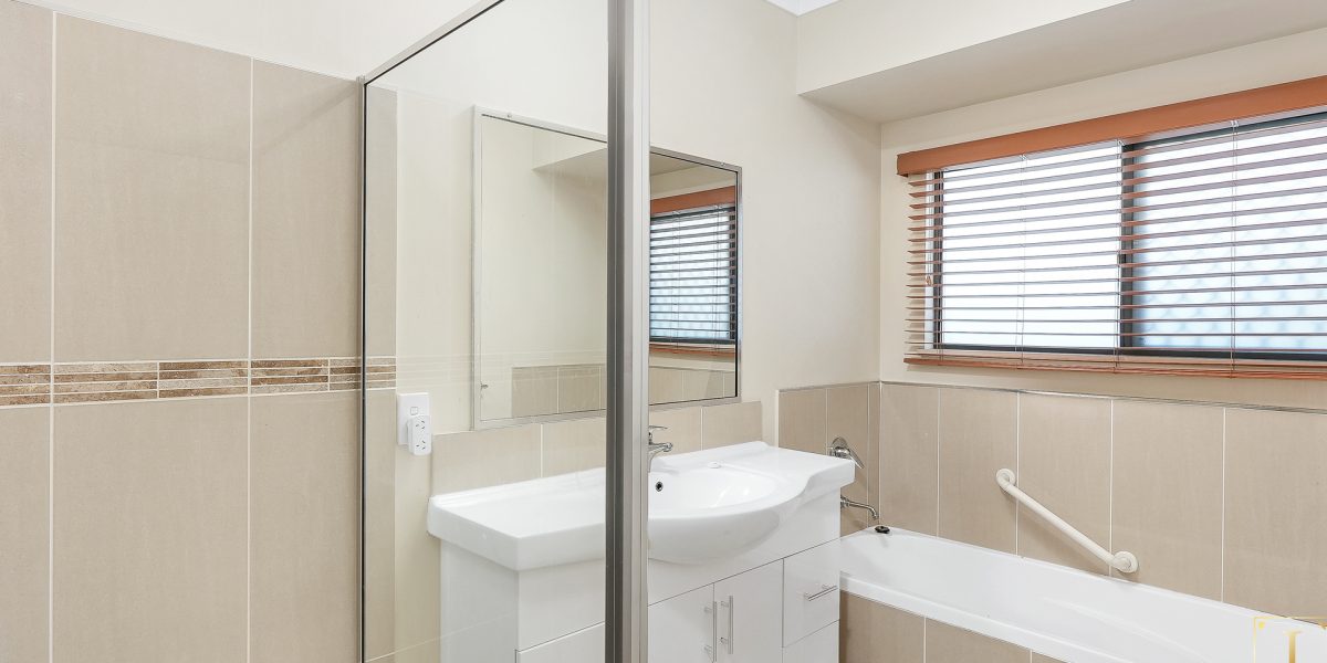 34 Perserverance Street, Redlynch, QLD 4870 AUS
