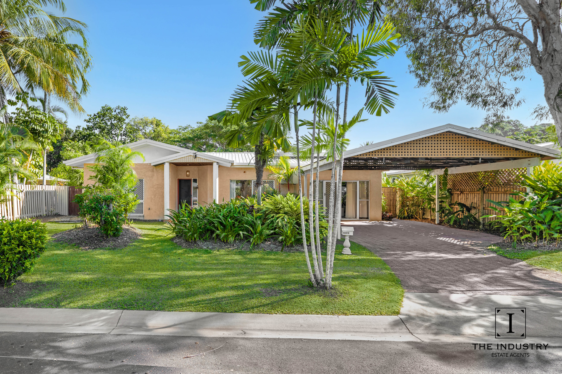 12 Corinda Close, Trinity Beach, QLD 4879 AUS