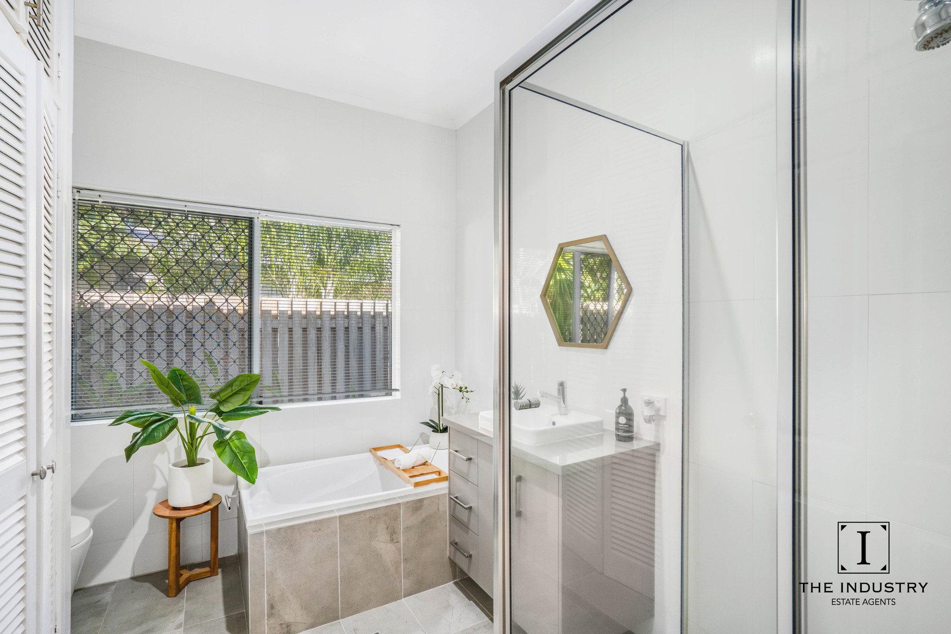 12 Corinda Close, Trinity Beach, QLD 4879 AUS