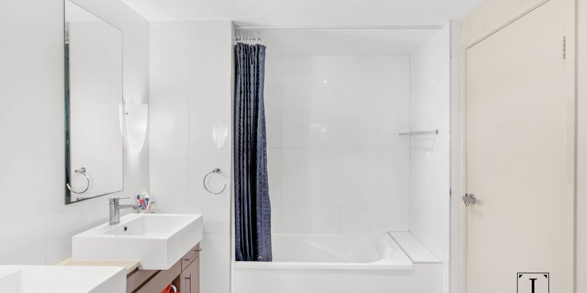 1335/37-41 Mann Street, Westcourt, QLD 4870 AUS