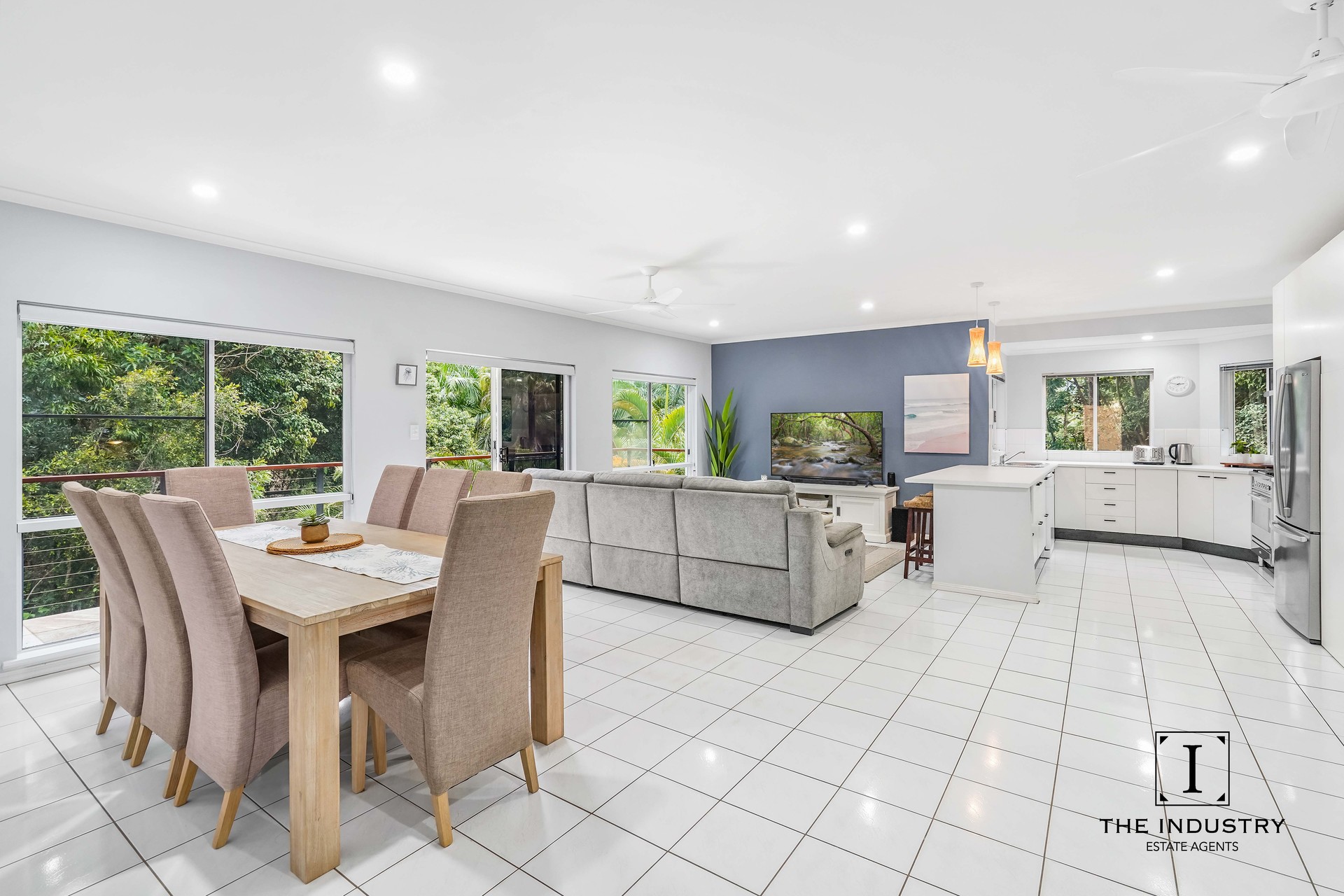 10 Tari Place, Trinity Beach, QLD 4879 AUS