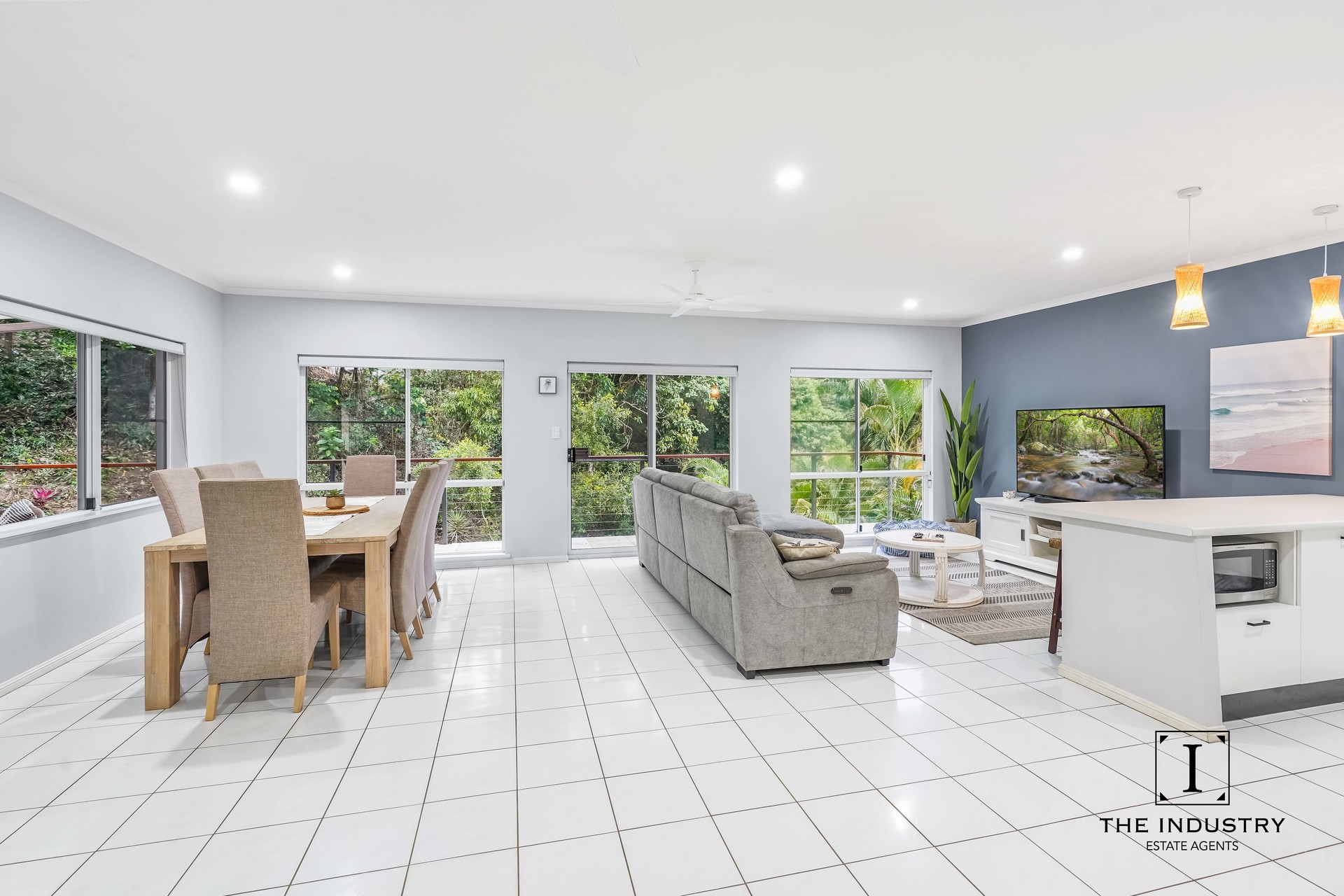 10 Tari Place, Trinity Beach, QLD 4879 AUS