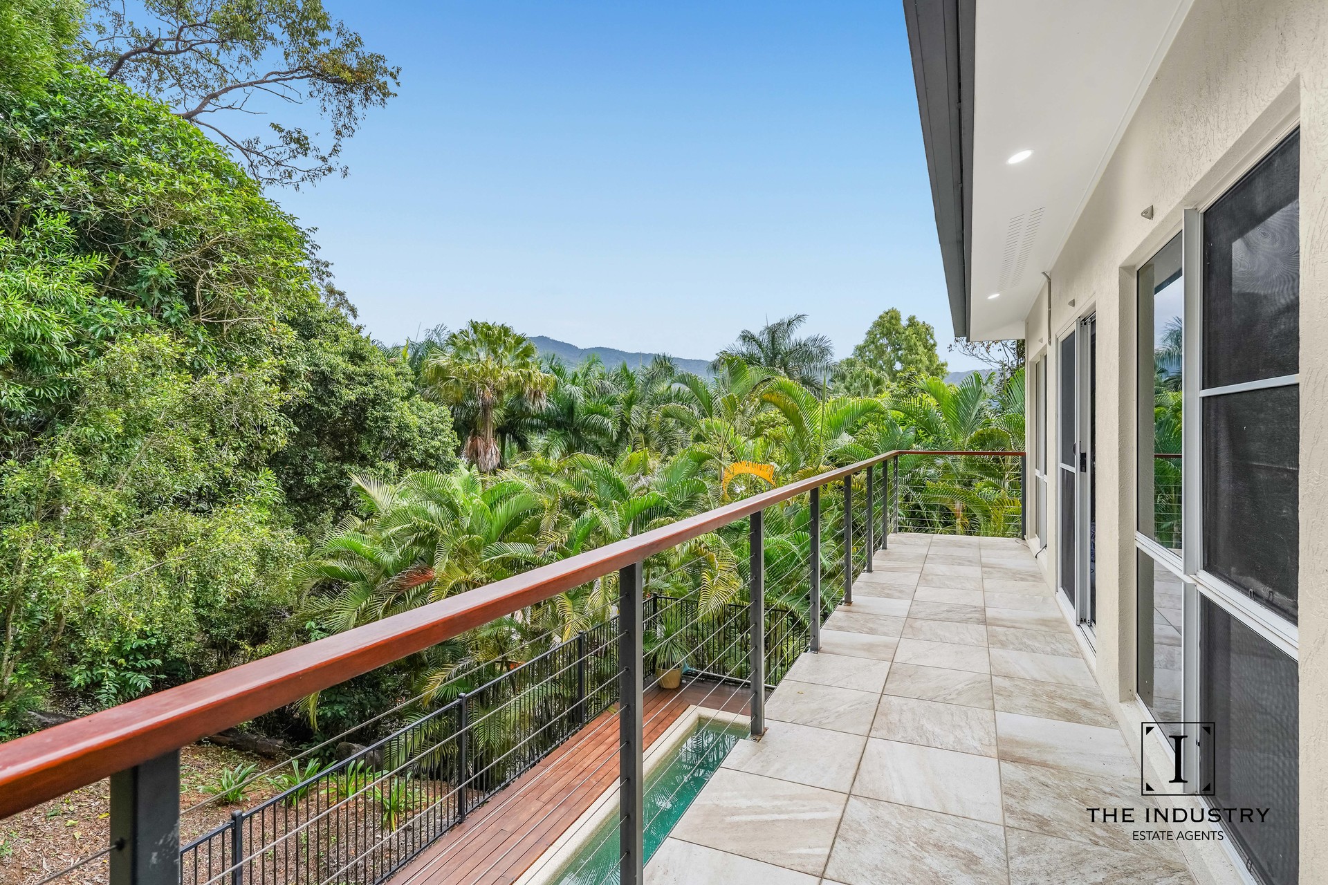 10 Tari Place, Trinity Beach, QLD 4879 AUS