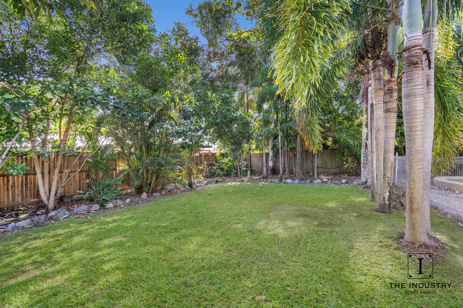 2 Corinda Close, Trinity Beach, QLD 4879 AUS