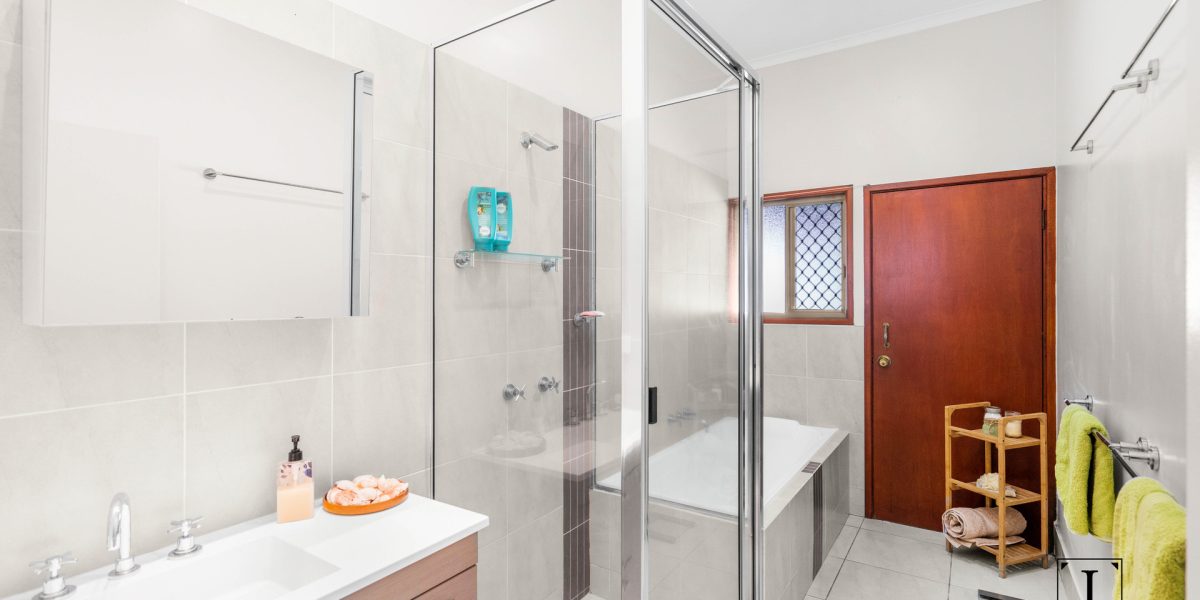 11a Karloo Close, Woree, QLD 4868 AUS