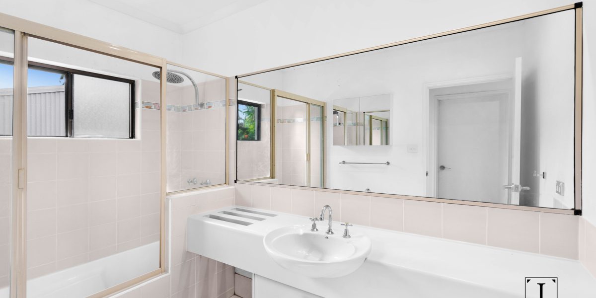3 Elkhorn Close, Redlynch, QLD 4870 AUS