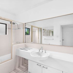 3 Elkhorn Close, Redlynch, QLD 4870 AUS