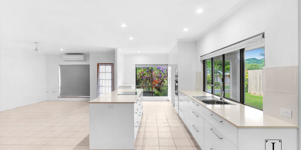 3 Elkhorn Close, Redlynch, QLD 4870 AUS