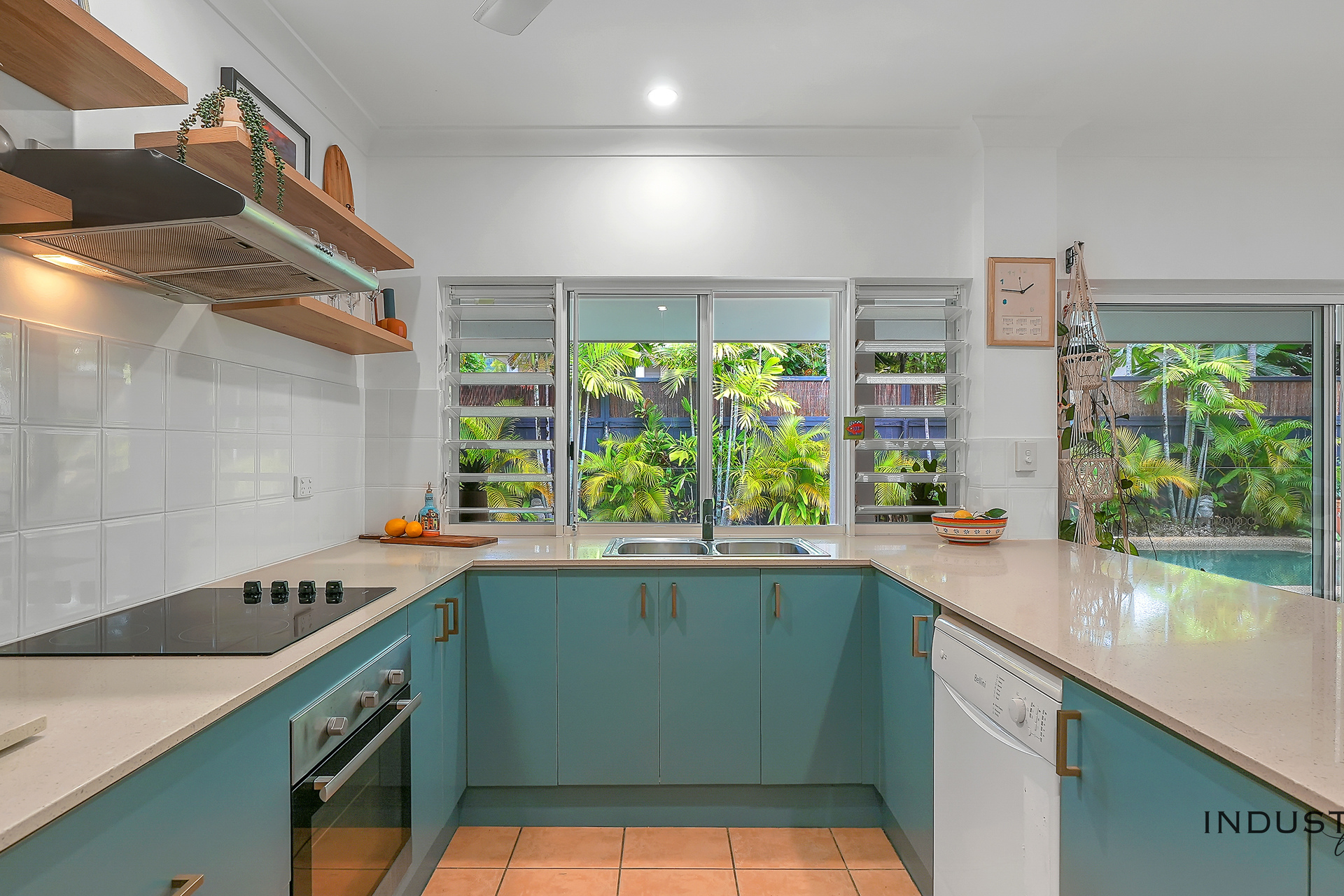 29 Oliva Street, Palm Cove, QLD 4879 AUS