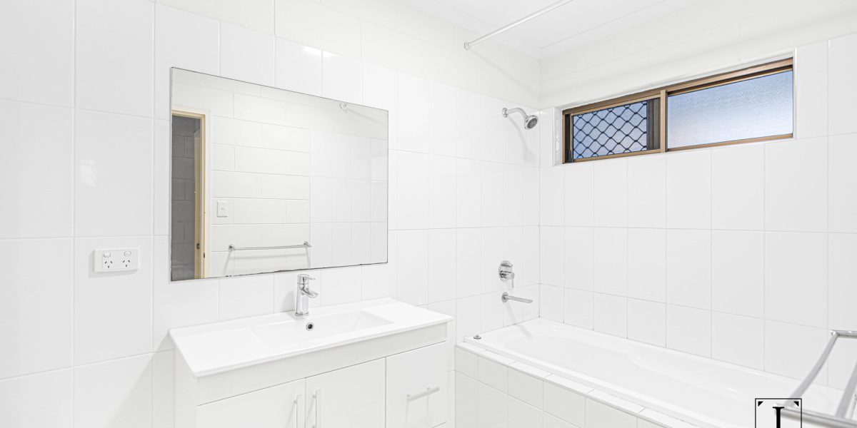 27 Sandwich Street, Kamerunga, QLD 4870 AUS