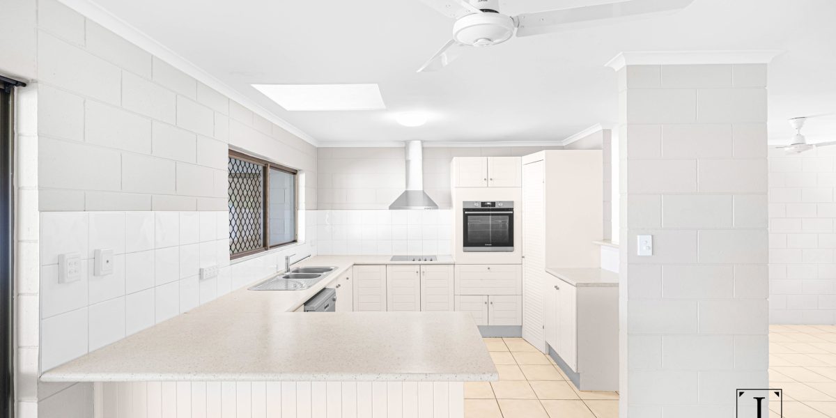 27 Sandwich Street, Kamerunga, QLD 4870 AUS