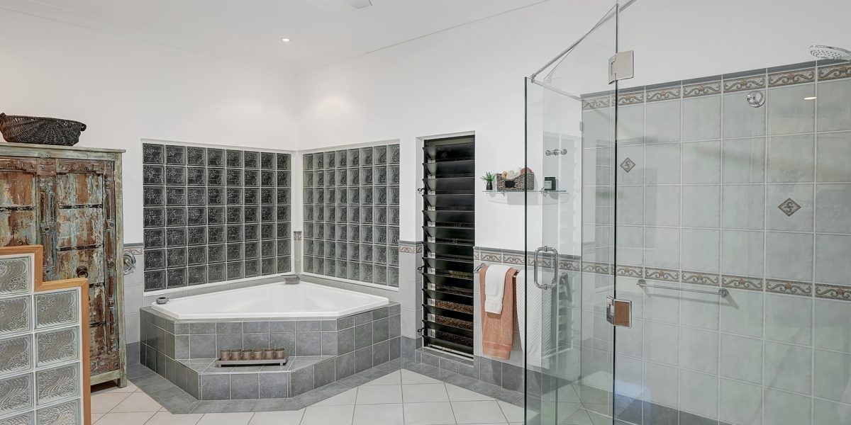 3-5 Whitehaven Court, Clifton Beach, QLD 4879 AUS