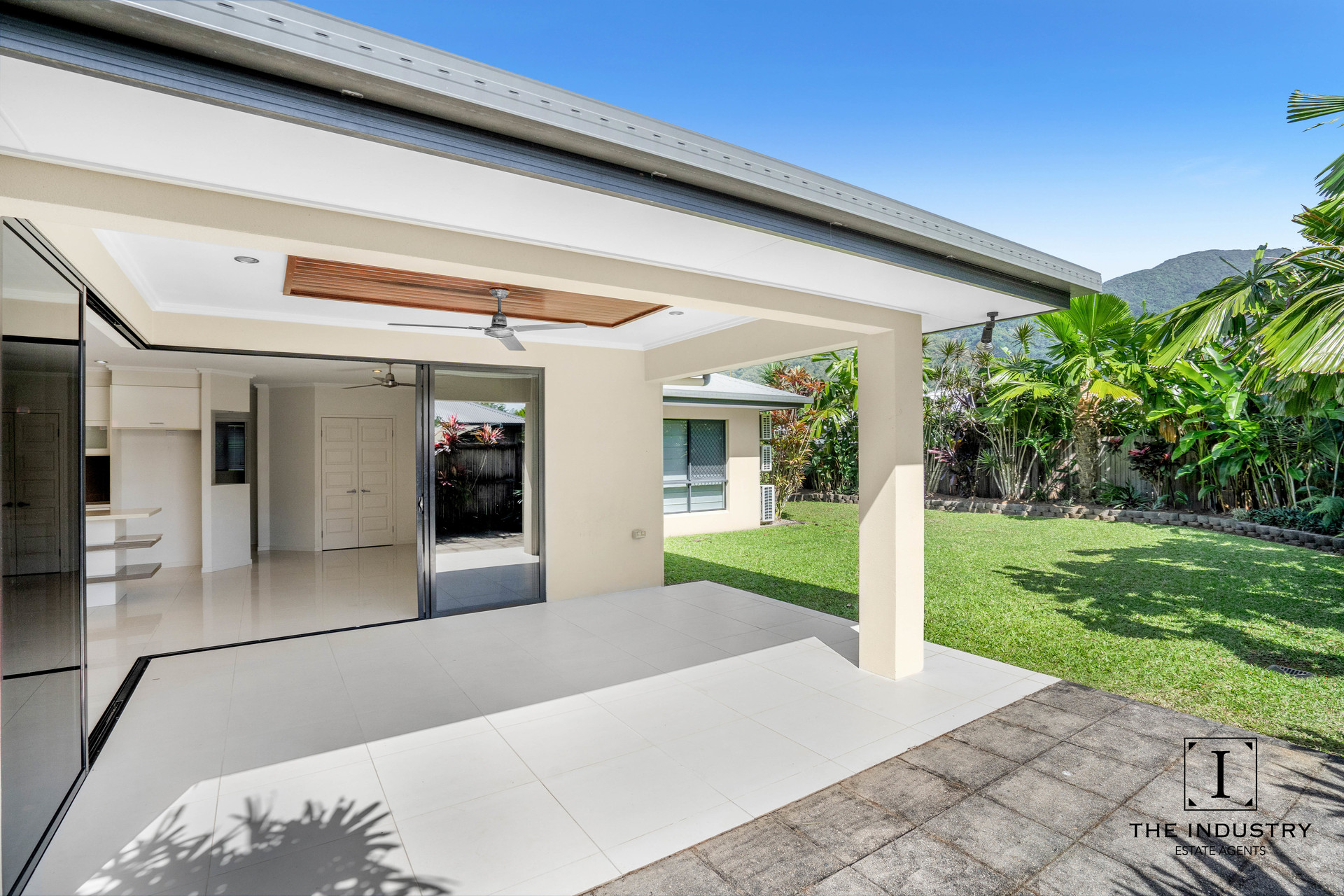 3 Northgate Close, Redlynch, QLD 4870 AUS