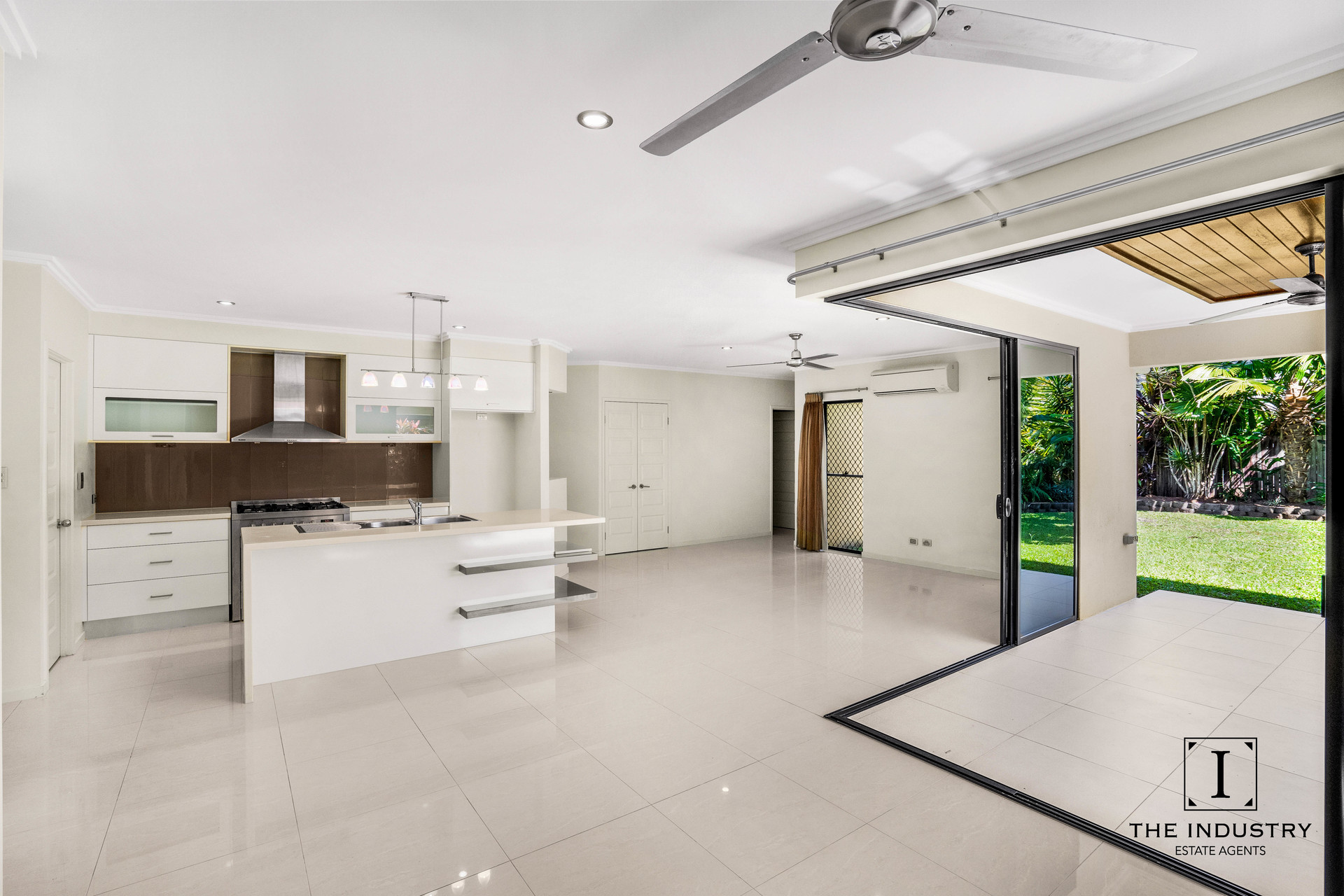 3 Northgate Close, Redlynch, QLD 4870 AUS