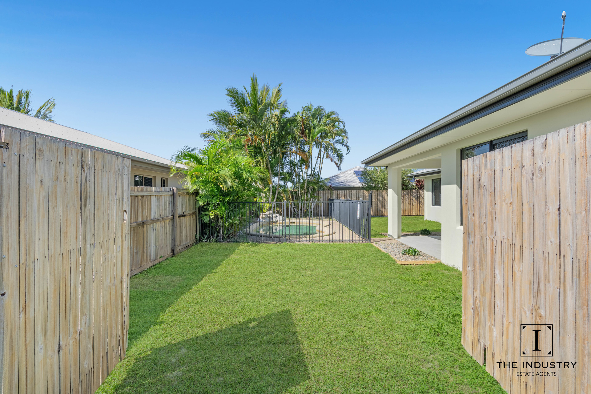 16 Aniston Street, White Rock, QLD 4868 AUS