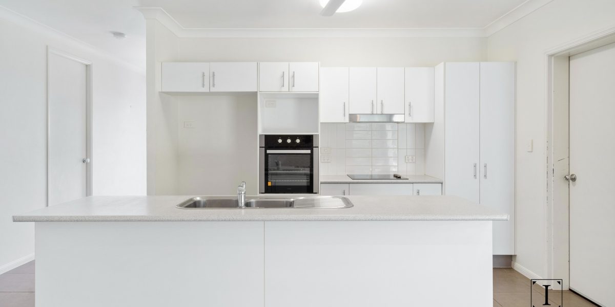 10 Bromell Street, Redlynch, QLD 4870 AUS