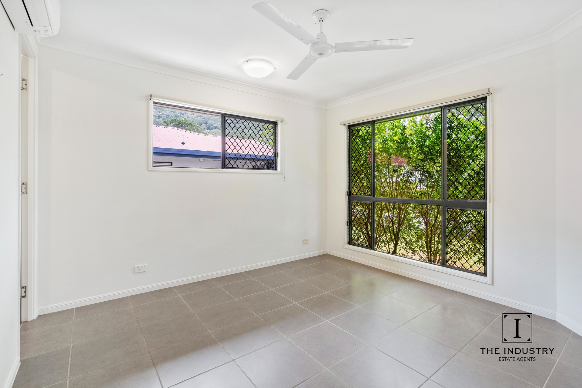 10 Bromell Street, Redlynch, QLD 4870 AUS