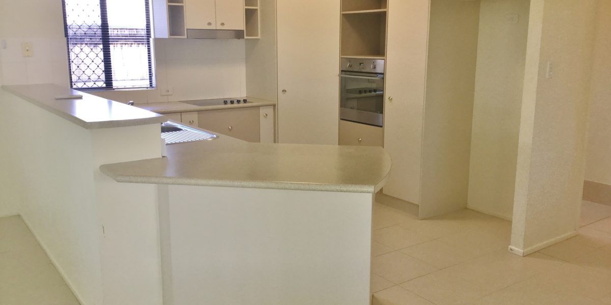 5 Norfolk Circuit, Redlynch, QLD 4870 AUS