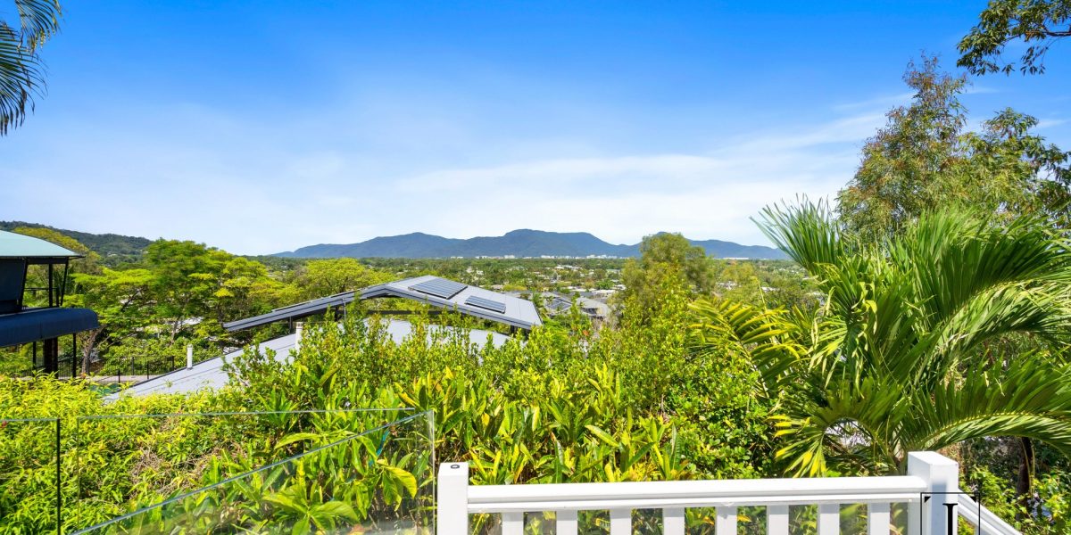 14 Atherton Street, Whitfield, QLD 4870 AUS