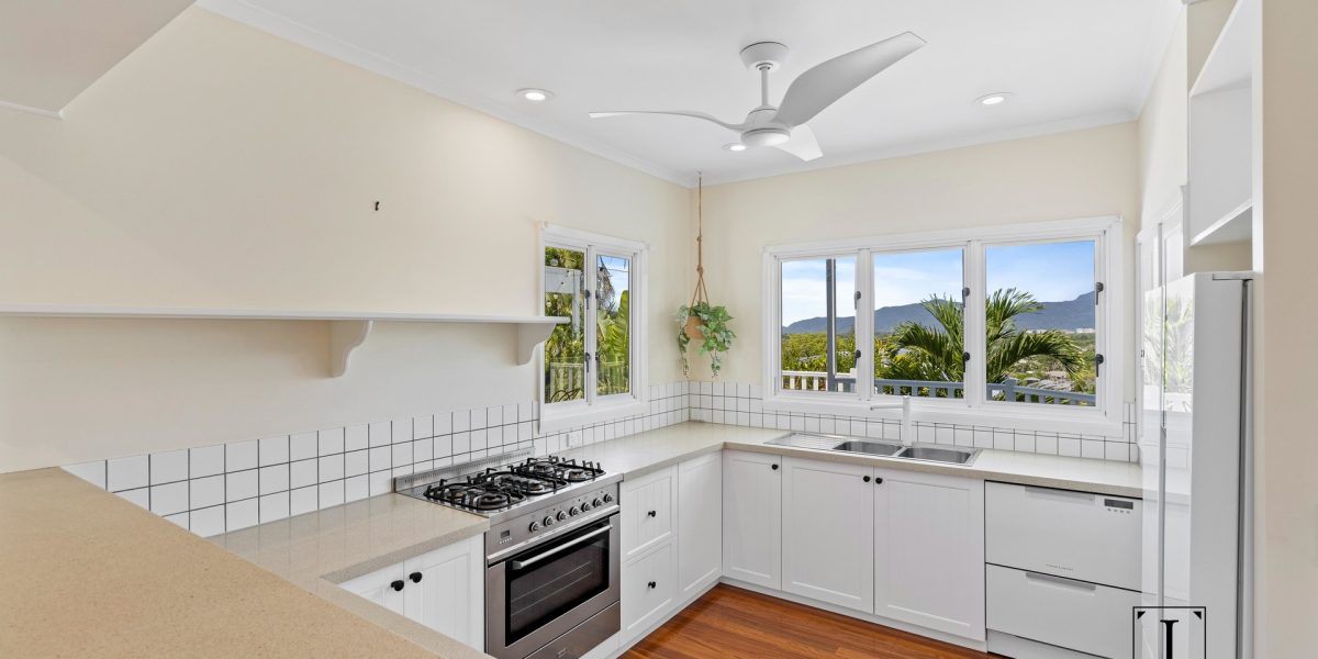14 Atherton Street, Whitfield, QLD 4870 AUS