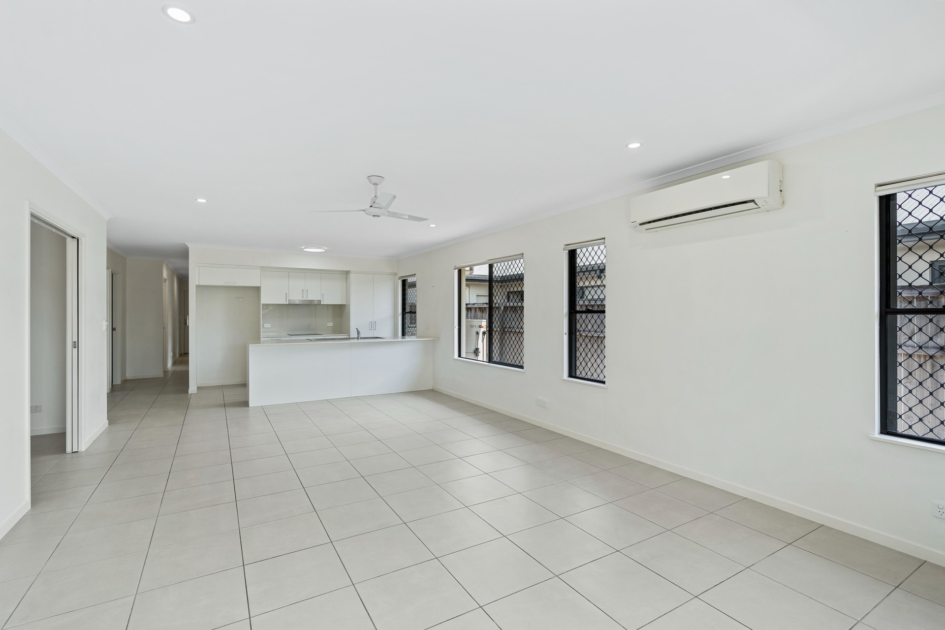 8 Azure Court, Bentley Park, QLD 4869 AUS