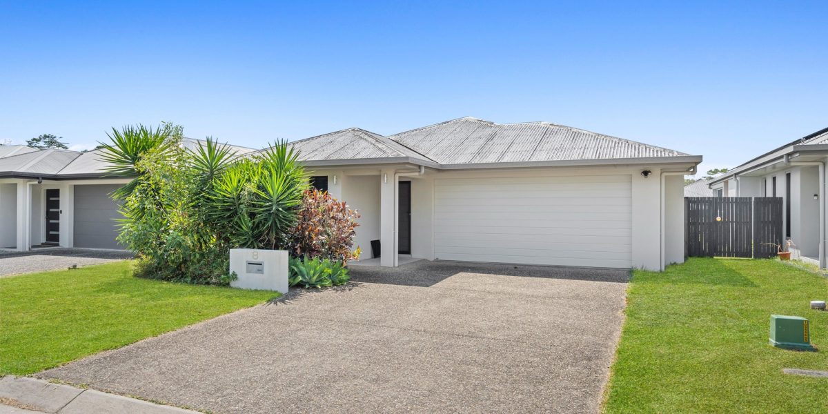 8 Azure Court, Bentley Park, QLD 4869 AUS