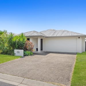 8 Azure Court, Bentley Park, QLD 4869 AUS