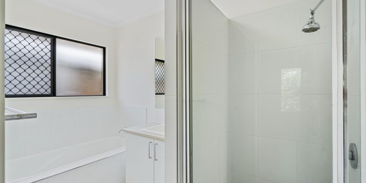 8 Azure Court, Bentley Park, QLD 4869 AUS