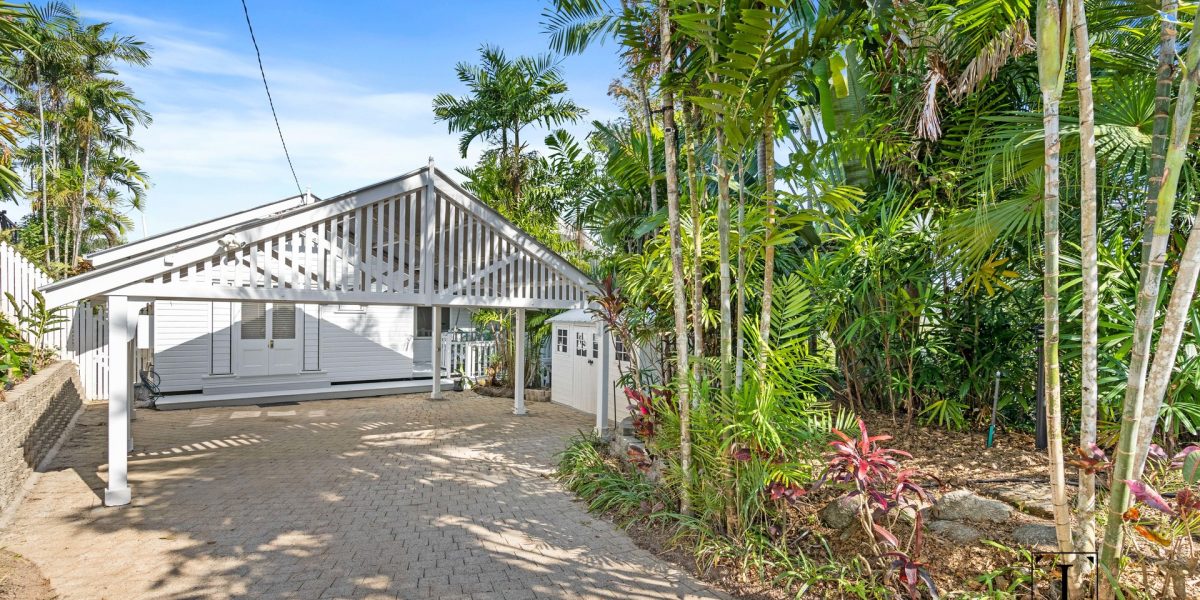 14 Atherton Street, Whitfield, QLD 4870 AUS
