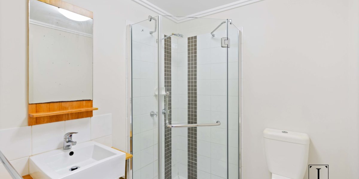 205/2-4 Centenary Close, Manoora, QLD 4870 AUS