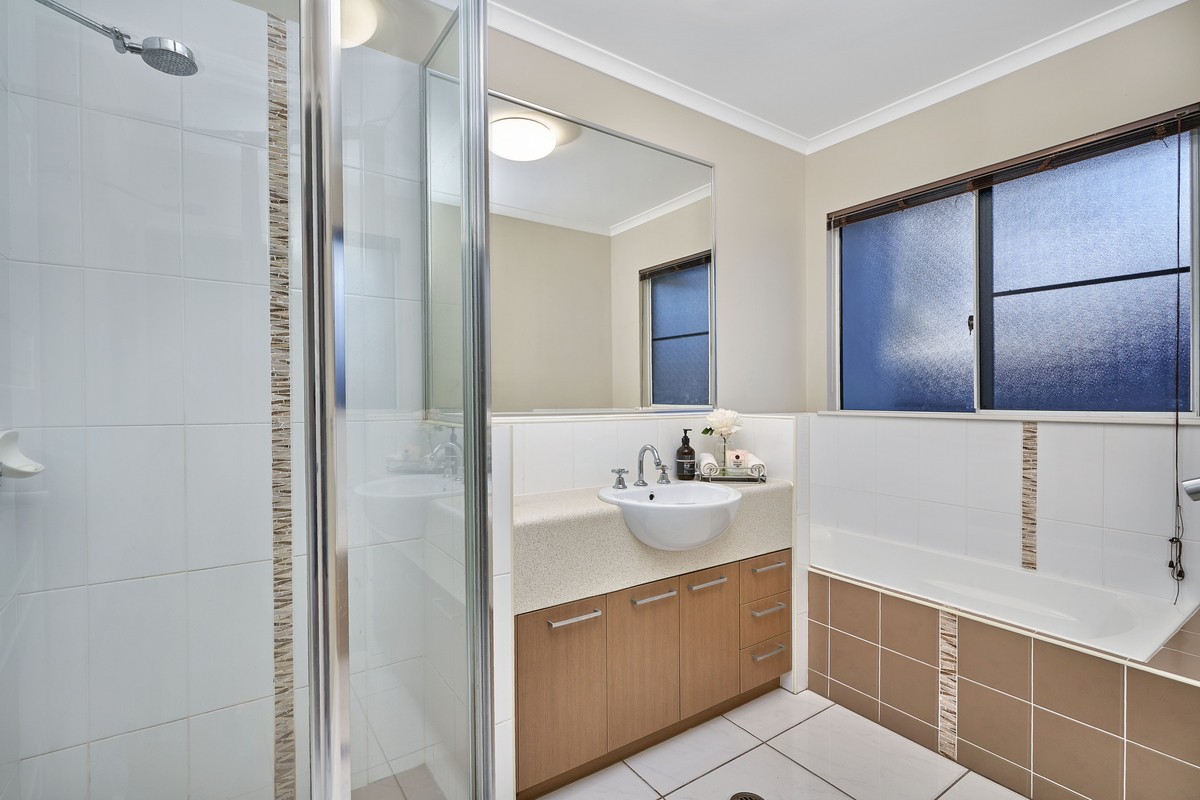 28 Quartzborough Promenade, Trinity Park, QLD 4879 AUS