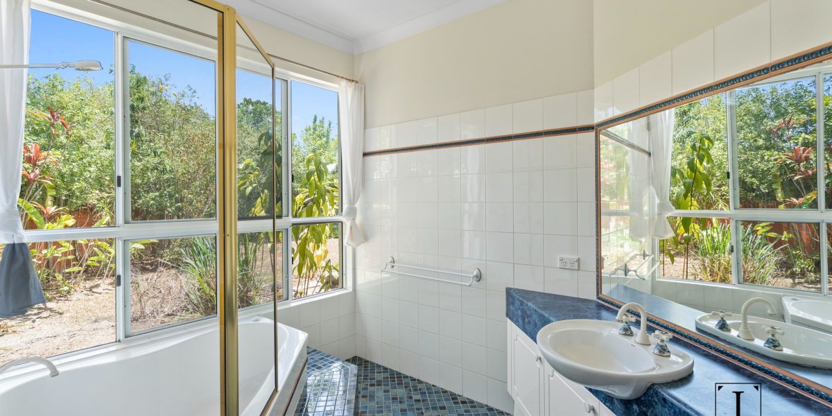4 Turtle Close, Clifton Beach, QLD 4879 AUS