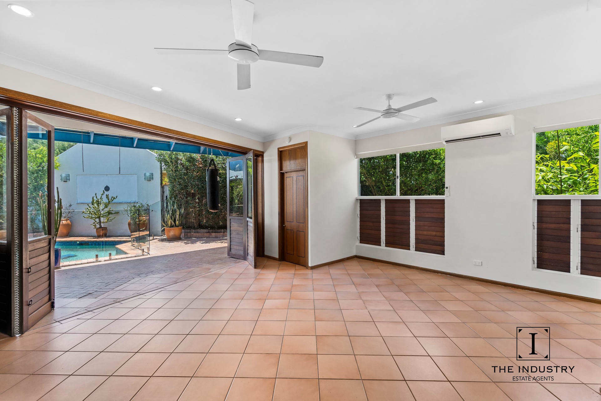 4 Turtle Close, Clifton Beach, QLD 4879 AUS