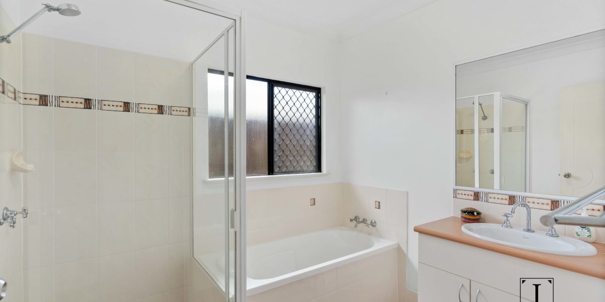 4 Howie Close, Kewarra Beach, QLD 4879 AUS
