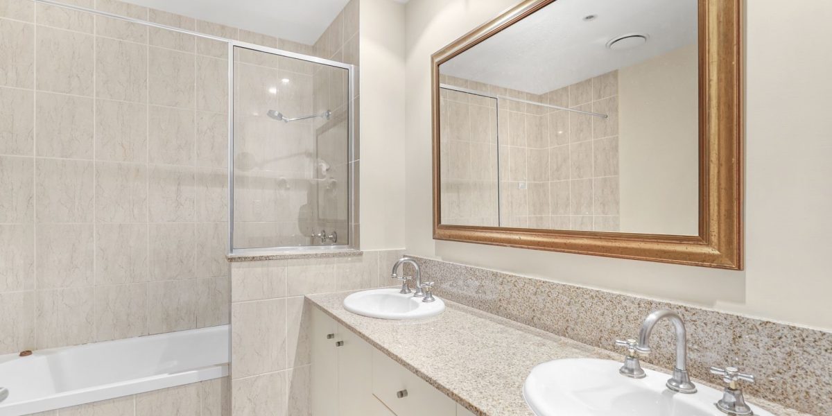 1810/2-10 Greenslopes Street, Cairns North, QLD 4870 AUS